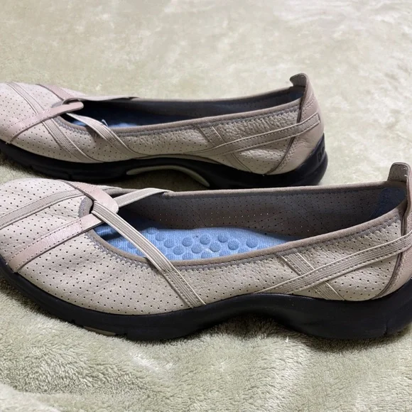 Clarks Privo Shoes Womens Size 10 Stone Leather Mary Jane Flats Perforated - Picture 3 of 6